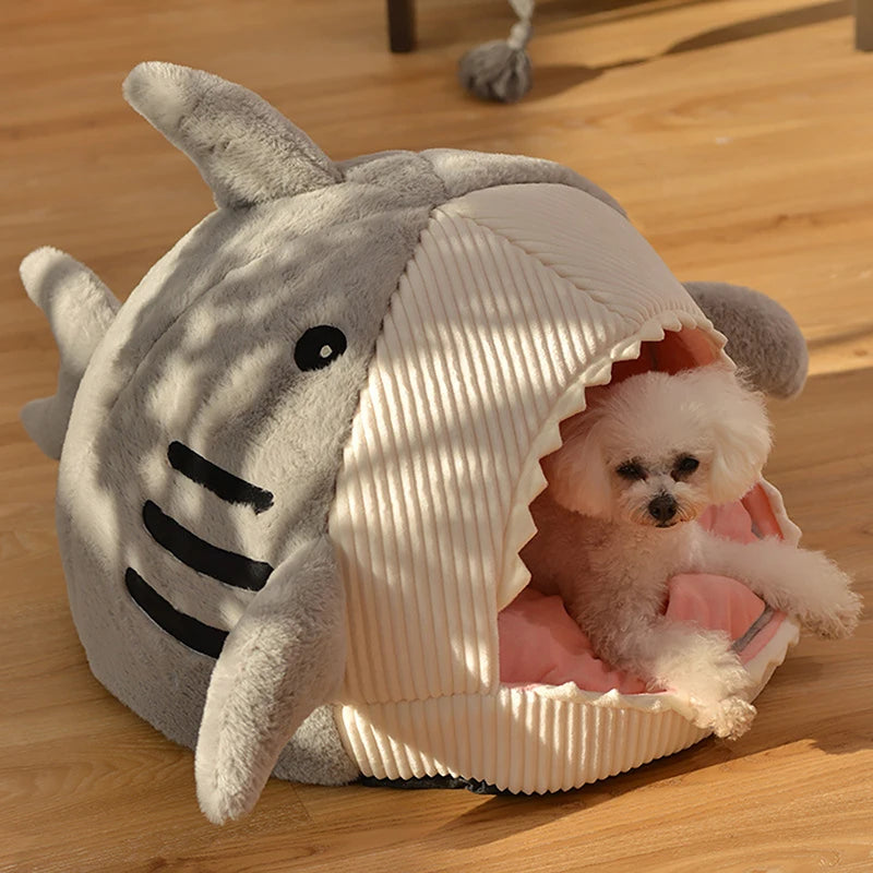 Cama de Tiburón de Lujo para Gatos y Mascotas – Refugio Acolchado y Divertido con Diseño Original