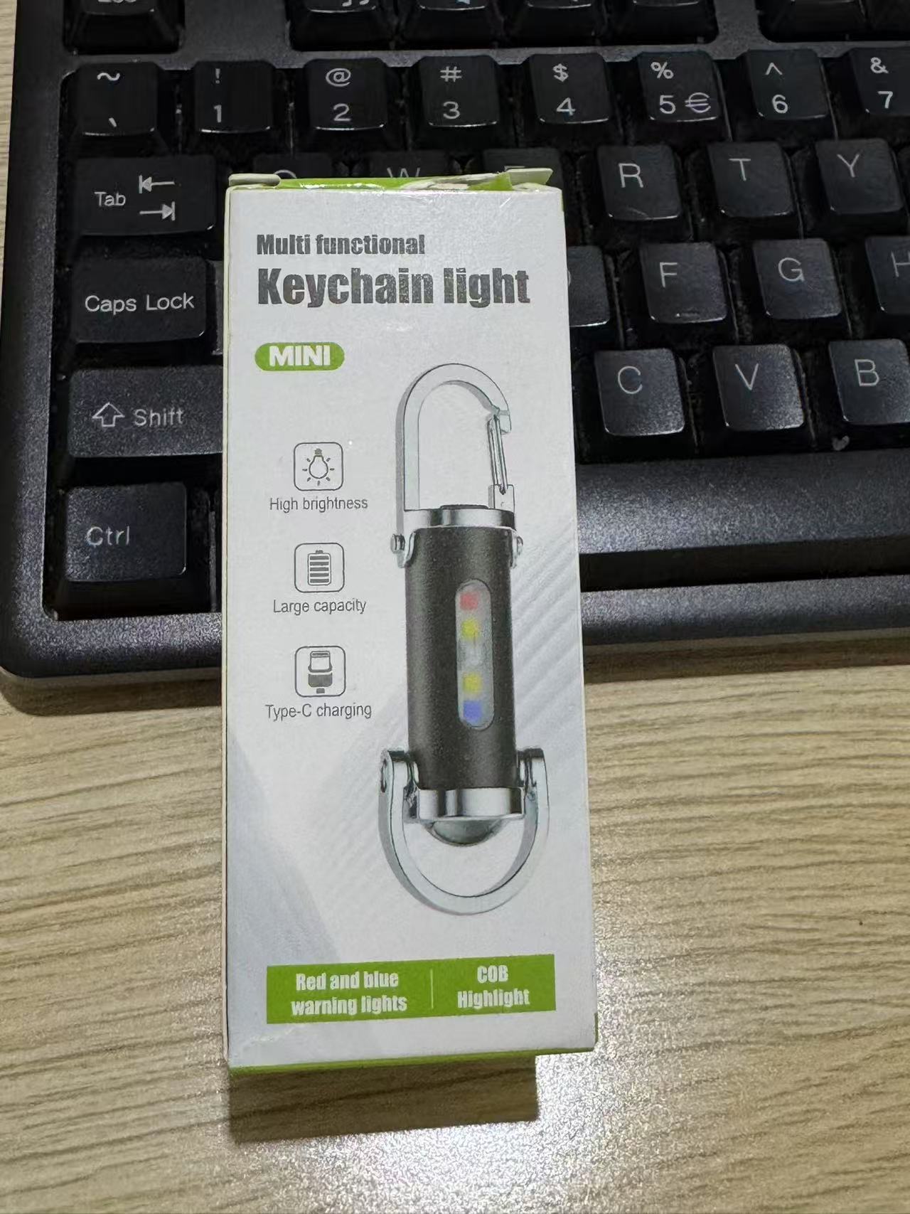 Llavero Linterna Multifuncional Portátil 5W – Luz de Emergencia Compacta con Powerbank y Carga Rápida USB-C