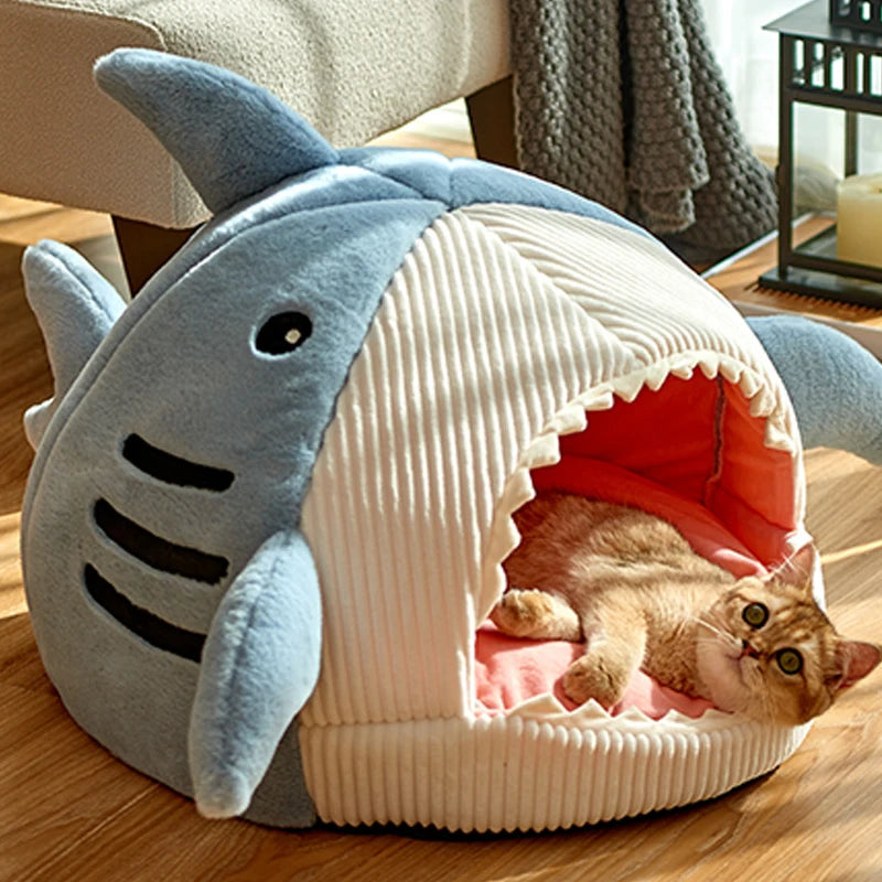 Cama de Tiburón de Lujo para Gatos y Mascotas – Refugio Acolchado y Divertido con Diseño Original