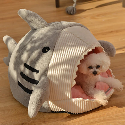 Cama de Tiburón de Lujo para Gatos y Mascotas – Refugio Acolchado y Divertido con Diseño Original